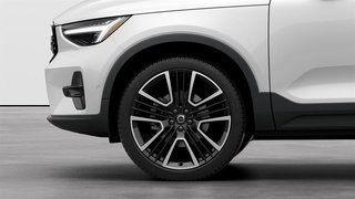 2024 Volvo XC40 B5 AWD Ultimate Dark Theme in Ajax, Ontario at Volvo Cars Lakeridge - 4 - w320h240px