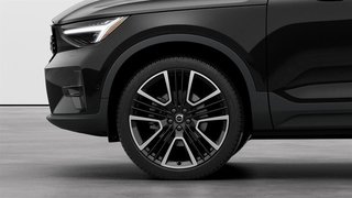 2025 Volvo XC40 B5 AWD Ultra Dark Theme in Ajax, Ontario at Volvo Cars Lakeridge - 3 - w320h240px