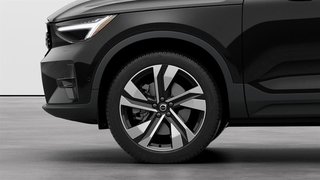 2025 Volvo XC40 B5 AWD Plus Dark Theme in Ajax, Ontario at Volvo Cars Lakeridge - 2 - w320h240px