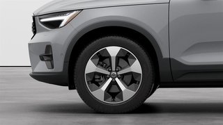 2025 Volvo XC40 B5 AWD Plus Dark Theme in Ajax, Ontario at Volvo Cars Lakeridge - 4 - w320h240px