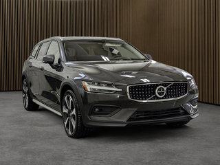 Volvo V60 Cross Country B5 AWD Ultimate Moteur à 4 cylindres 2.0l 4 roues motrices 2023