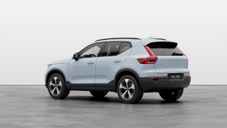 2025 Volvo XC40 B5 AWD Plus Dark Theme 4 Cylinder Engine 2.0L All Wheel Drive