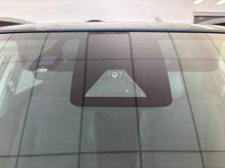 2018 Toyota RAV4 HYBRIDE XLE in Boucherville, Quebec - 6 - w320h240px