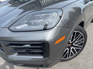 2025 Porsche CAYENNE BASE