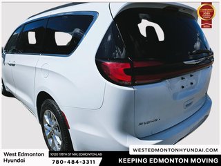 2022 Chrysler Pacifica Touring-L in Edmonton, Alberta - 6 - w320h240px