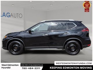 2020 Nissan Rogue SV in Edmonton, Alberta - 4 - w320h240px