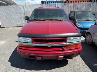 2005 Chevrolet Blazer LS 4WD in Kamloops, British Columbia - 2 - w320h240px