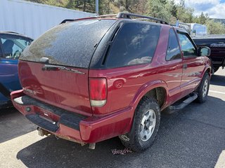2005 Chevrolet Blazer LS 4WD in Kamloops, British Columbia - 4 - w320h240px
