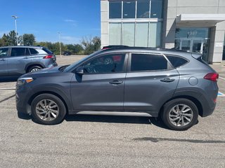 2018 Hyundai Tucson SE in Woodstock, Ontario - 2 - w320h240px