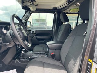 2021 Jeep Gladiator Black Appearance in Woodstock, Ontario - 5 - w320h240px