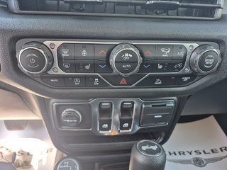 2025 Jeep Wrangler SPORT S in Carleton, Quebec - 6 - w320h240cpx