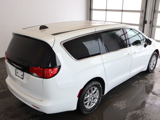 2024 Chrysler Grand Caravan SXT in Sherbrooke, Quebec - 5 - w320h240cpx