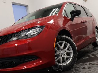 Chrysler Grand Caravan SXT 2024 à St-Jean-Sur-Richelieu, Québec - 2 - w320h240cpx