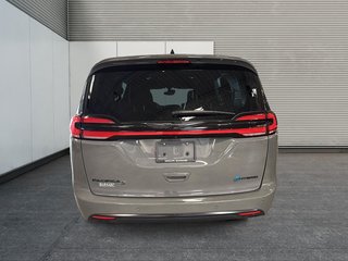 2023 Chrysler Pacifica Hybrid Touring L in St-Jean-Sur-Richelieu, Quebec - 3 - w320h240cpx