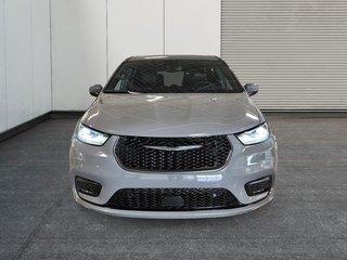 2023 Chrysler Pacifica Hybrid Touring L in St-Jean-Sur-Richelieu, Quebec - 2 - w320h240cpx