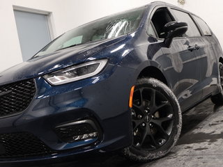 2024 Chrysler Pacifica TOURING L in Sherbrooke, Quebec - 2 - w320h240cpx