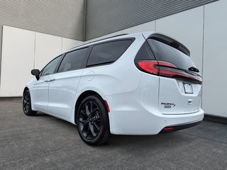 2024 Chrysler Pacifica Touring-L Apparence S in St-Jean-Sur-Richelieu, Quebec - 4 - w320h240cpx