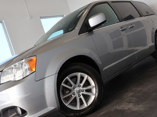 2020  Grand Caravan SXT Premium Plus | GPS | DVD | CUIR | STOW N GO | in Sherbrooke, Quebec - 2 - w320h240cpx