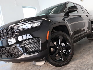 2024  Grand Cherokee ALTITUDE in St-Jean-Sur-Richelieu, Quebec - 2 - w320h240cpx