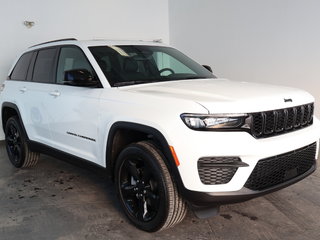 2024  Grand Cherokee ALTITUDE in St-Jean-Sur-Richelieu, Quebec - 4 - w320h240cpx