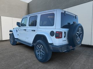 Jeep WRANGLER 4-Door SAHARA 2025 à St-Jean-Sur-Richelieu, Québec - 4 - w320h240cpx