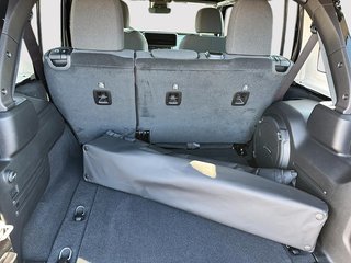 Jeep WRANGLER 4-Door SAHARA 2025 à St-Jean-Sur-Richelieu, Québec - 6 - w320h240cpx