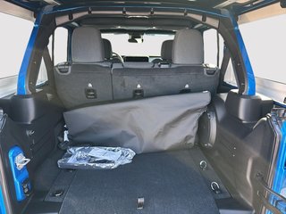 Jeep WRANGLER 4-Door SAHARA 2025 à St-Jean-Sur-Richelieu, Québec - 6 - w320h240cpx