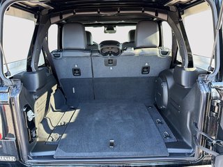 Jeep Wrangler 4-Door SAHARA 2026 à St-Jean-Sur-Richelieu, Québec - 6 - w320h240cpx
