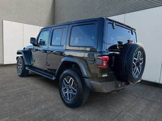 Jeep Wrangler 4-Door SAHARA 2026 à St-Jean-Sur-Richelieu, Québec - 4 - w320h240cpx