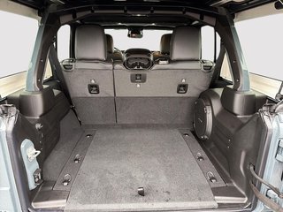 Jeep Wrangler 4-Door SAHARA 2026 à St-Jean-Sur-Richelieu, Québec - 6 - w320h240cpx