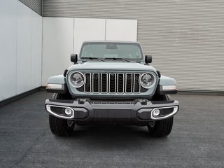Jeep Wrangler 4-Door SAHARA 2026 à St-Jean-Sur-Richelieu, Québec - 2 - w320h240cpx