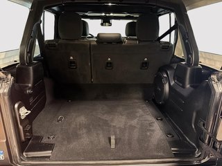 2022 Jeep Wrangler 4xe Unlimited Rubicon in St-Jean-Sur-Richelieu, Quebec - 6 - w320h240cpx