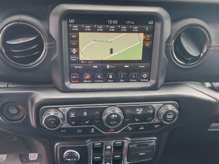 Jeep Wrangler 4xe Unlimited High Altitude 4XE Branchable SKYVIEW 2023 à St-Jean-Sur-Richelieu, Québec - 5 - w320h240cpx