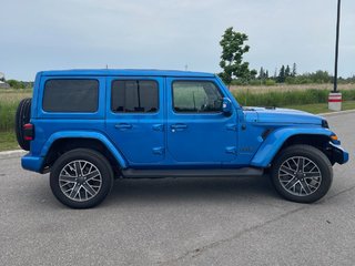 Jeep Wrangler 4xe Unlimited High Altitude 4XE Branchable SKYVIEW 2023 à St-Jean-Sur-Richelieu, Québec - 2 - w320h240cpx