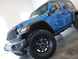 Wrangler 4xe WILLYS 2024 à Sherbrooke, Québec - 2 - w320h240cpx