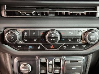 Jeep Wrangler 4xe HIGH ALTITUDE 4XE // SKY ONE-TOUCH // CUIR 2024 à St-Jean-Sur-Richelieu, Québec - 5 - w320h240cpx