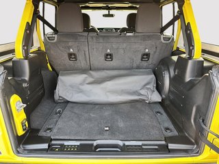 Jeep Wrangler Unlimited Sport Altitude | Look noir, 4×4 2023 à St-Jean-Sur-Richelieu, Québec - 6 - w320h240cpx