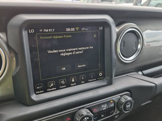 2023 Jeep Wrangler Sahara 3.6L V6 SKY ONE TOUCH in St-Jean-Sur-Richelieu, Quebec - 6 - w320h240cpx