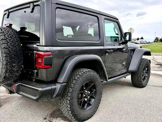Jeep Wrangler WILLYS 4X4 TOIT-RIGIDE 2024 à St-Jean-Sur-Richelieu, Québec - 2 - w320h240cpx