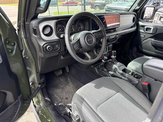 Jeep Wrangler Willys 4x4 Tech + Confort 2024 à St-Jean-Sur-Richelieu, Québec - 6 - w320h240cpx