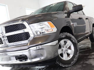 2022 Ram 1500 Classic SLT CREWCAB V8 4X4 in St-Jean-Sur-Richelieu, Quebec - 2 - w320h240cpx