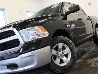 Ram 1500 Classic SLT CREWCAB V8 4X4 2022 à St-Jean-Sur-Richelieu, Québec - 2 - w320h240cpx