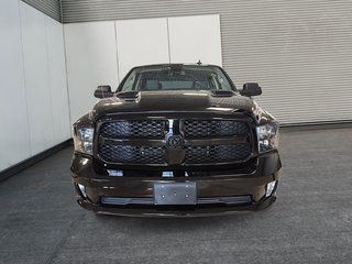 2023 Ram 1500 Classic Express Night CrewCab V8 4x4 Boite de Fibre in St-Jean-Sur-Richelieu, Quebec - 2 - w320h240cpx