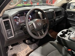 2023 Ram 1500 Classic TRADESMAN CREWCAB V6 4X4 in St-Jean-Sur-Richelieu, Quebec - 4 - w320h240cpx