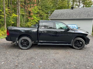 2023 Ram 1500 Classic Express Nigth Edition | Crew cab in St-Jean-Sur-Richelieu, Quebec - 2 - w320h240cpx
