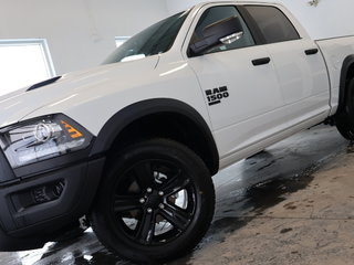 2024 Ram 1500 Classic WARLOCK in Sherbrooke, Quebec - 2 - w320h240cpx