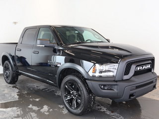 2024 Ram 1500 Classic WARLOCK in Sherbrooke, Quebec - 4 - w320h240cpx