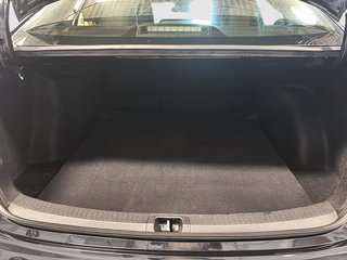 2025 Toyota Corolla LE HYBRID AWD in St-Jean-Sur-Richelieu, Quebec - 6 - w320h240cpx