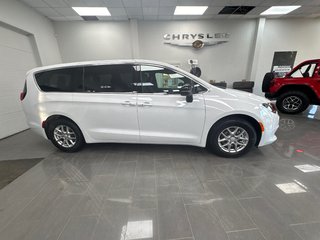2027 Chrysler Grand Caravan SXT in Paspébiac, Quebec - 4 - w320h240cpx