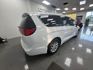 2027 Chrysler Grand Caravan SXT in Paspébiac, Quebec - 5 - w320h240cpx